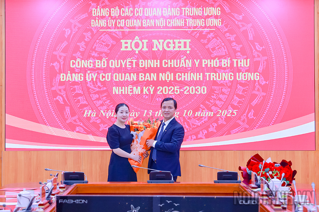 Chi bộ Vụ Cải cách tư pháp chúc mừng