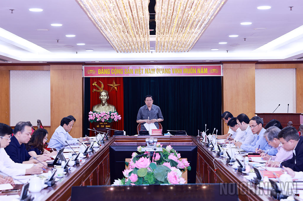 Đồng chí Phan Đình Trạc, Ủy viên Bộ Chính trị, Bí thư Trung ương Đảng, Trưởng Ban Nội chính Trung ương phát biểu kết luận Hội nghị