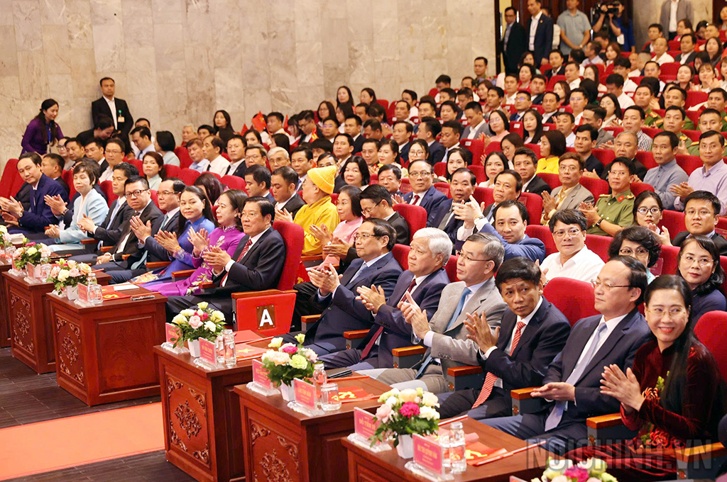 Đồng chí Phan Đình Trạc, Ủy viên Bộ Chính trị, Bí thư Trung ương Đảng, Trưởng Ban Nội chính Trung ương, Phó Trưởng ban Thường trực Ban Chỉ đạo Trung ương về phòng, chống tham nhũng, lãng phí, tiêu cực và các đồng chí lãnh đạo Đảng, Nhà nước, Mặt trận Tổ quốc Việt Nam dự buổi Lễ