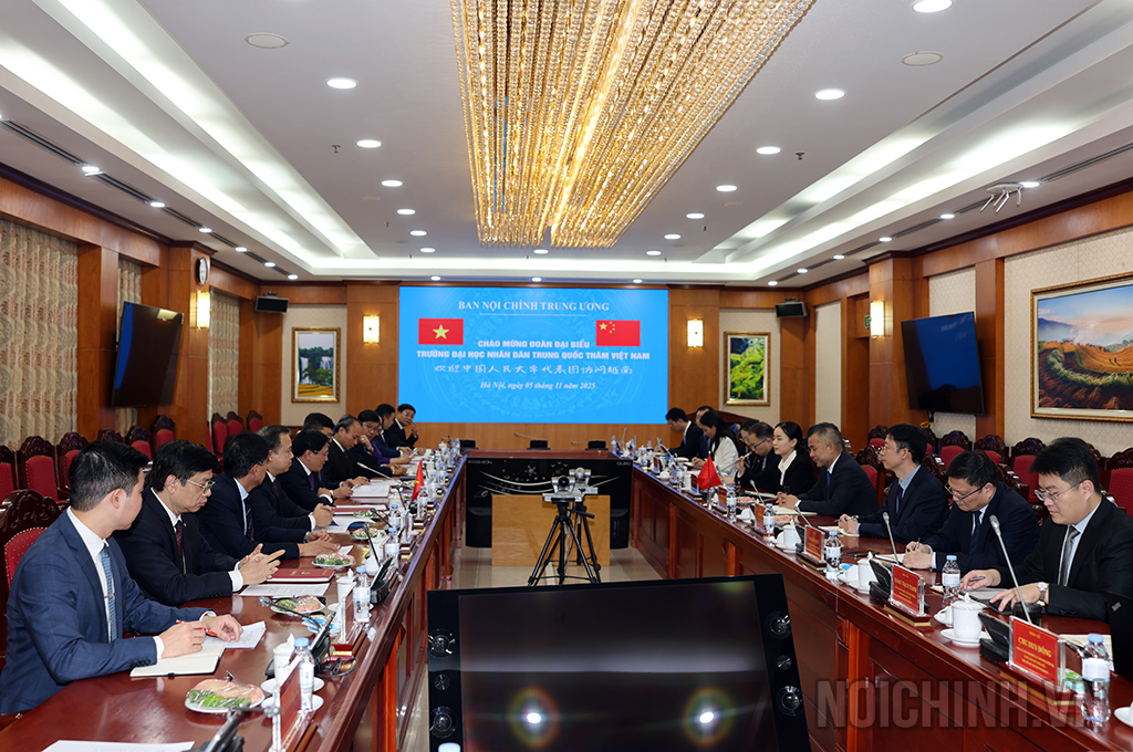 Quang cảnh buổi làm việc