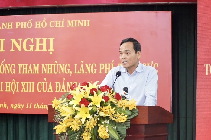 Đồng chí Trần Lưu Quang, Bí thư Trung ương Đảng, Bí thư Thành ủy Thành phố Hồ Chí Minh phát biểu tại Hội nghị