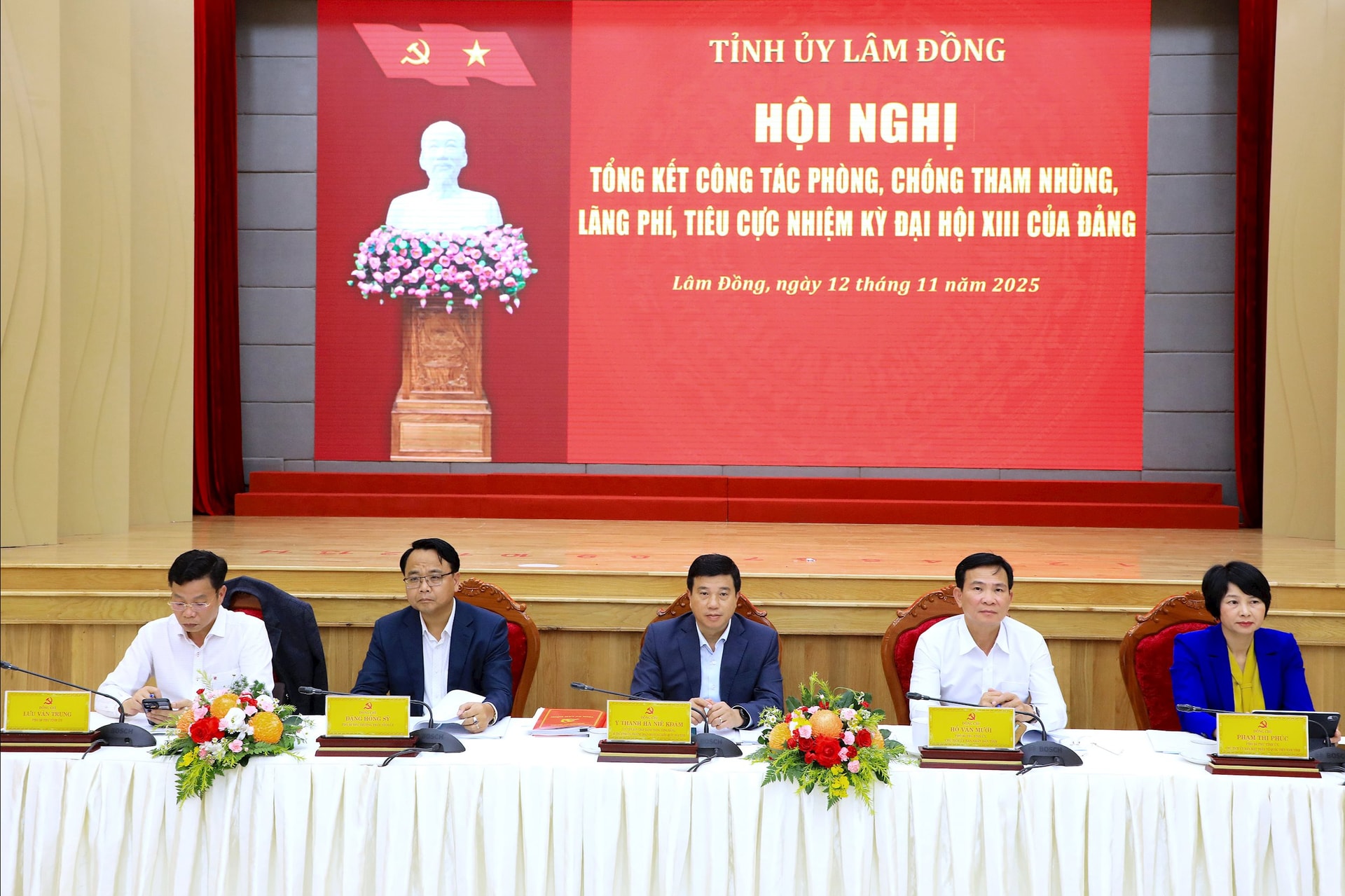 Các đồng chí chủ trì Hội nghị