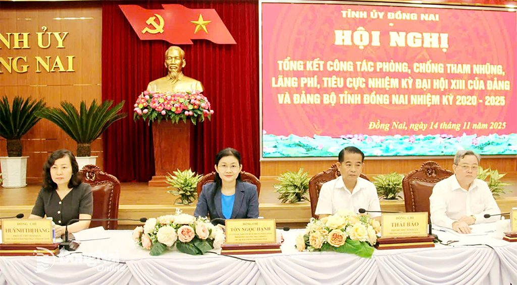 Các đồng chí chủ trì Hội nghị