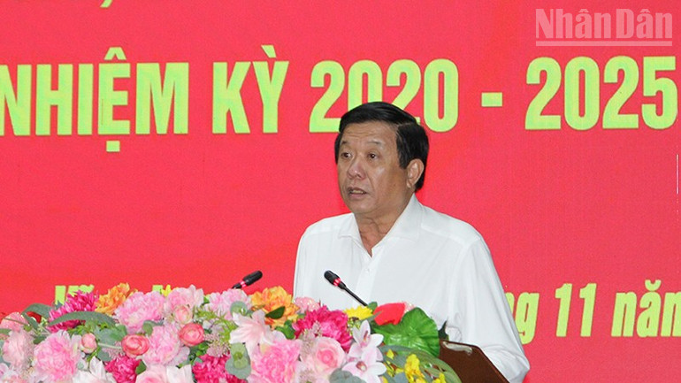 Đồng chí Bùi Văn Nghiêm, Ủy viên Trung ương Đảng, Phó Trưởng Ban Nội chính Trung ương phát biểu tại Hội nghị