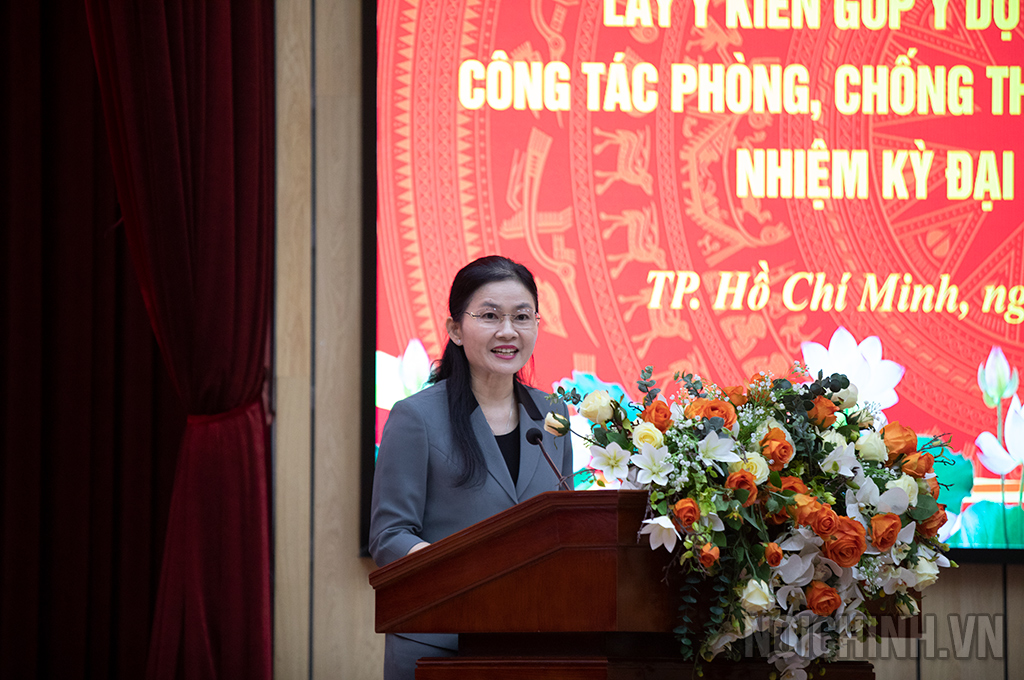 Đồng chí Tôn Ngọc Hạnh, Ủy viên dự khuyết Trung ương Đảng, Phó Bí thư Thường trực Tỉnh ủy, Chủ tịch Hội đồng nhân dân tỉnh Đồng Nai trình bày góp ý tại Hội nghị