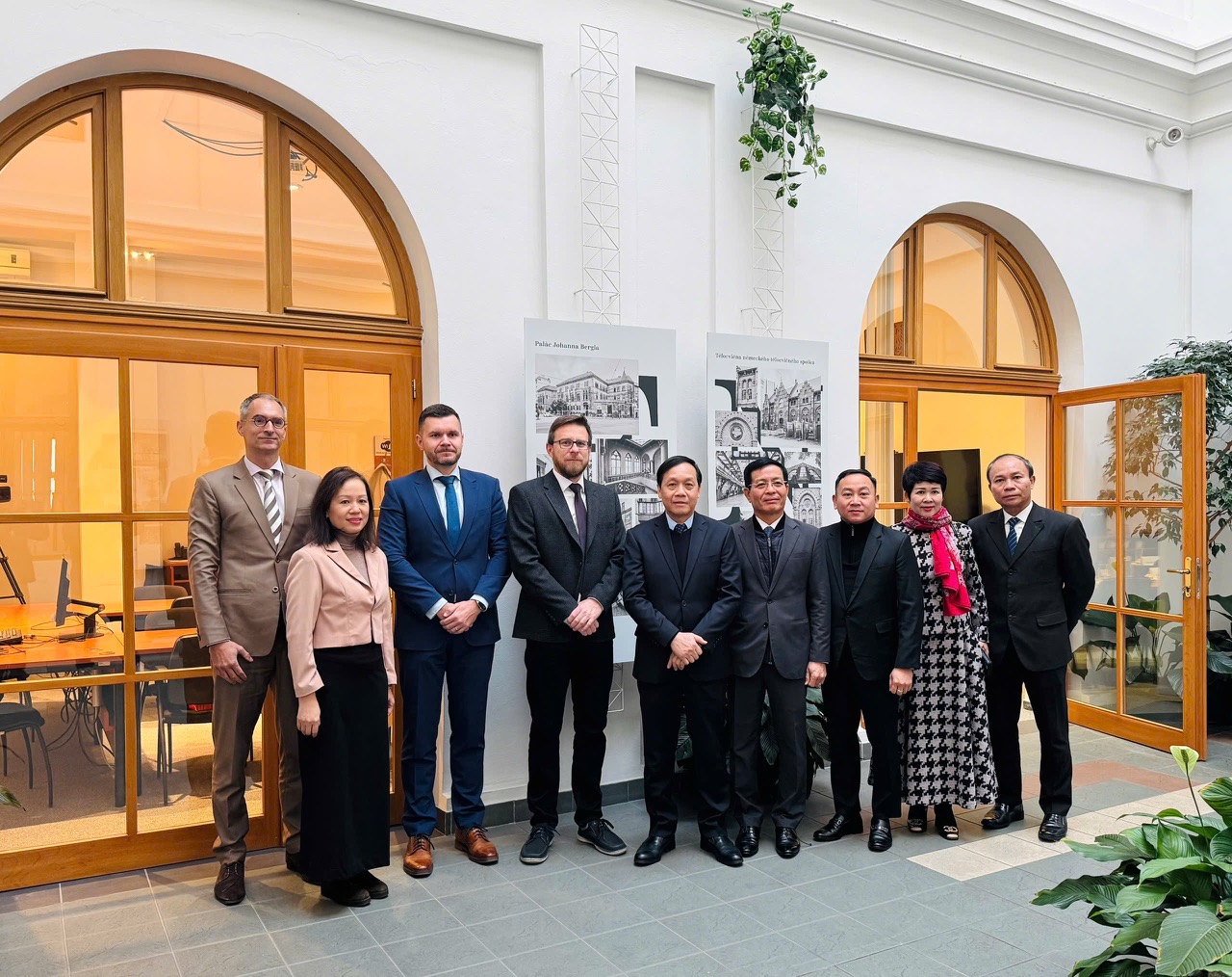 Đồng chí Nguyễn Thanh Hải, Phó Trưởng Ban Nội chính Trung ương và Đoàn công tác tại Viện Công tố tối cao Cộng hòa Séc