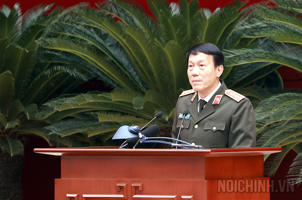 Đồng chí Lương Tam Quang, Ủy viên Bộ Chính trị, Bộ trưởng Bộ Công an phát biểu tại Hội nghị