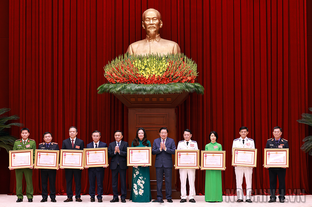 Các cá nhân có thành tích xuất sắc nhận Huân chương Chiến công hạng Nhất, Nhì và Huân chương Lao động hạng Ba