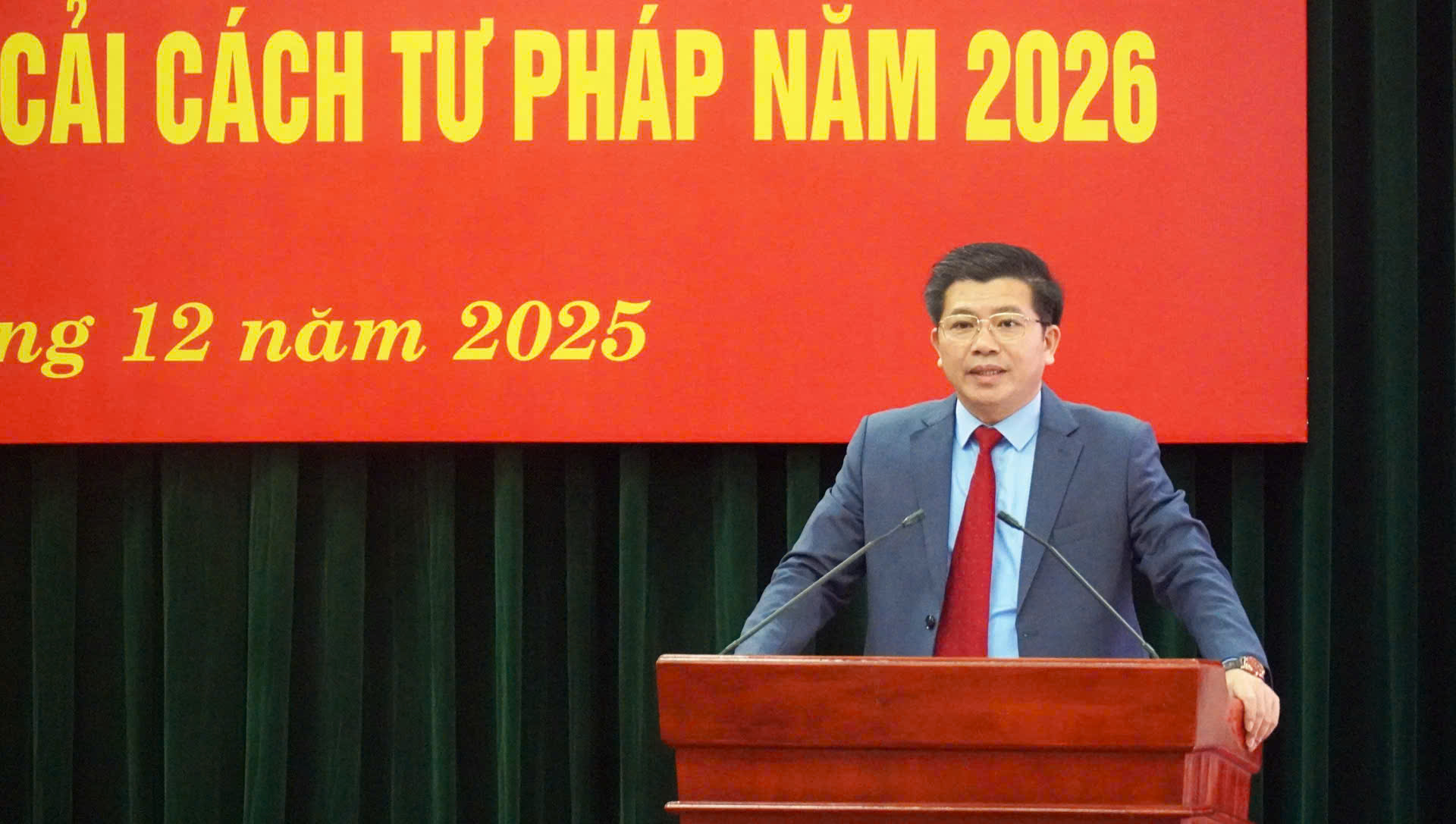 Đồng chí Trần Vũ Khiêm, Phó Bí thư Thường trực Tỉnh ủy phát biểu chỉ đạo Hội nghị