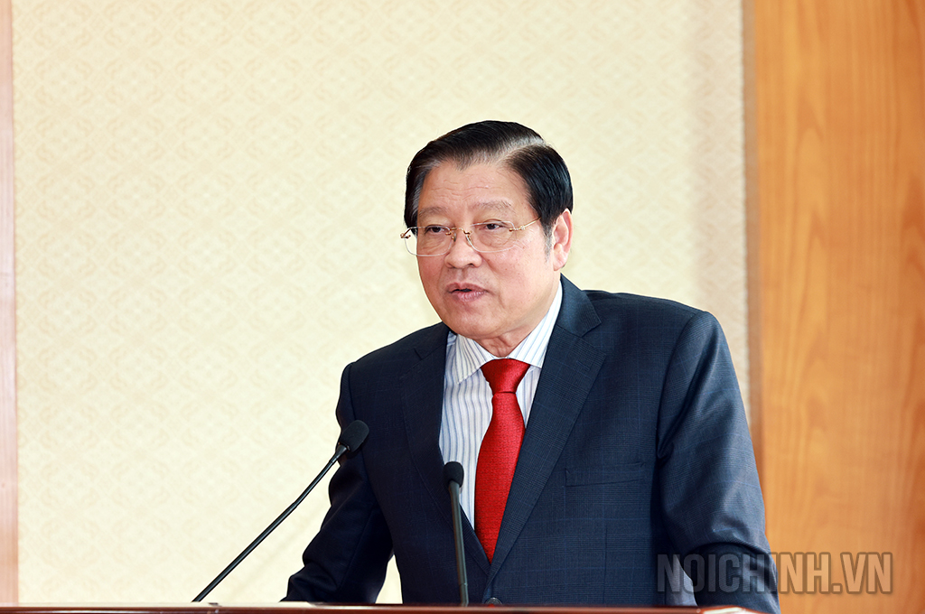 Đồng chí Phan Đình Trạc, Ủy viên Bộ Chính trị, Bí thư Trung ương Đảng, Trưởng Ban Nội chính Trung ương phát biểu giao nhiệm vụ