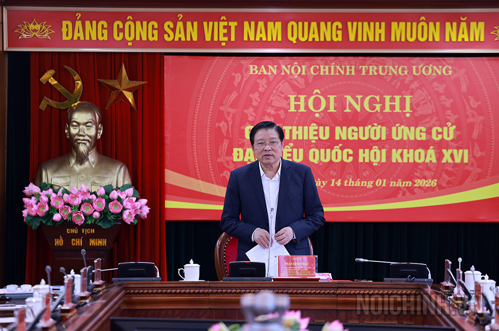 Đồng chí Phan Đình Trạc, Ủy viên Bộ Chính trị, Bí thư Trung ương Đảng, Trưởng Ban Nội chính Trung ương phát biểu tại Hội nghị