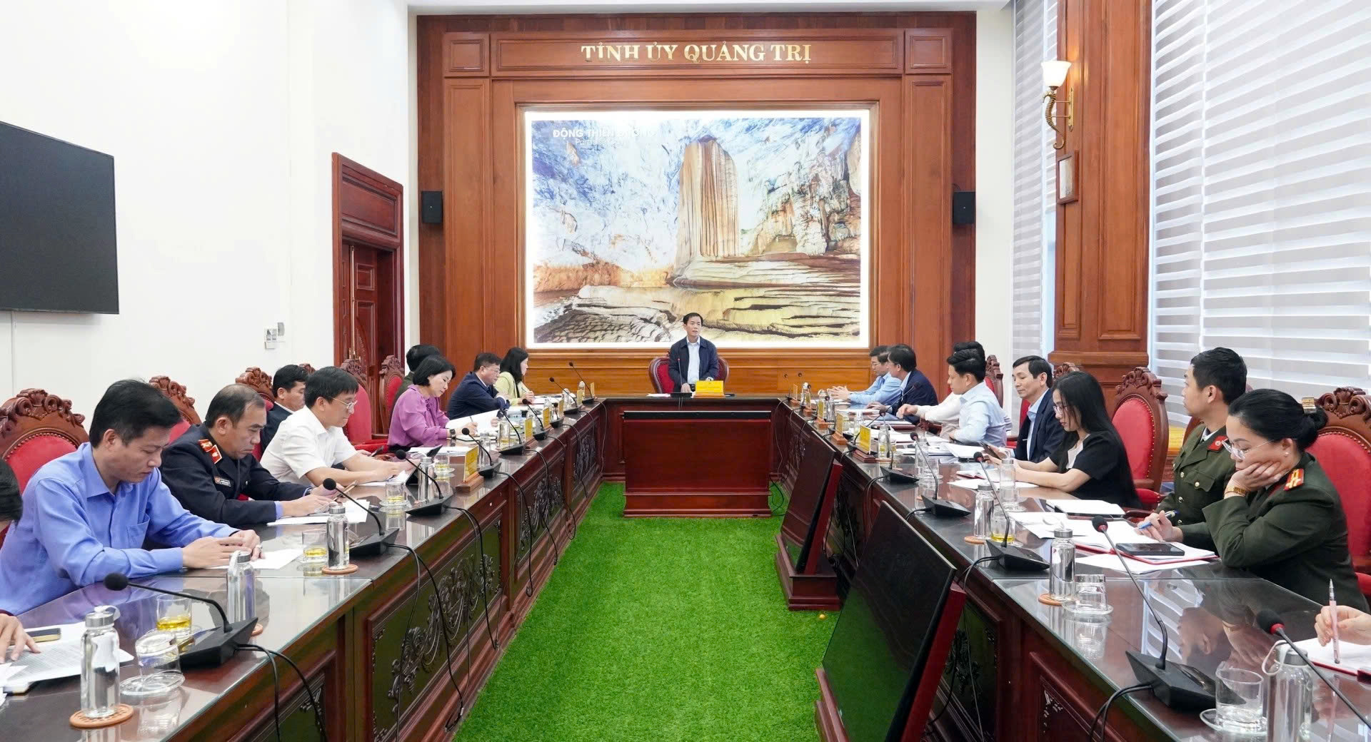 Toàn cảnh Phiên họp