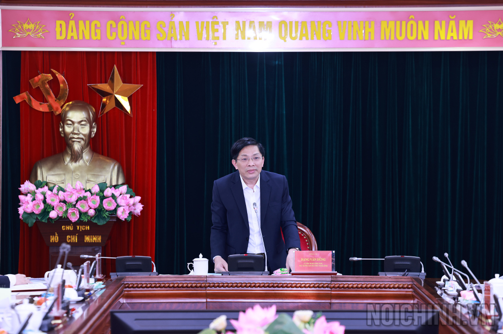 Đồng chí Đặng Văn Dũng, Ủy viên Trung ương Đảng, Phó Trưởng Ban Nội chính Trung ương, Tổ trưởng Tổ Biên tập xây dựng Đề án phát biểu