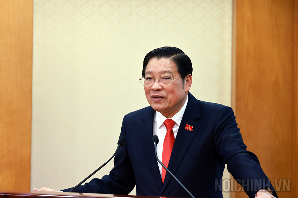 Đồng chí Phan Đình Trạc, Ủy viên Bộ Chính trị, Bí thư Trung ương Đảng (khóa XIII), Trưởng Ban Nội chính Trung ương phát biểu tại buổi gặp mặt