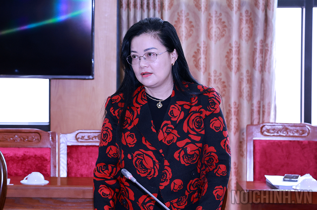 Đồng chí Lý Thị Mai Hương, Phó Vụ trưởng Vụ Dân chủ và Cơ quan Nhà nước, Ban Tuyên giáo và Dân vận Trung ương