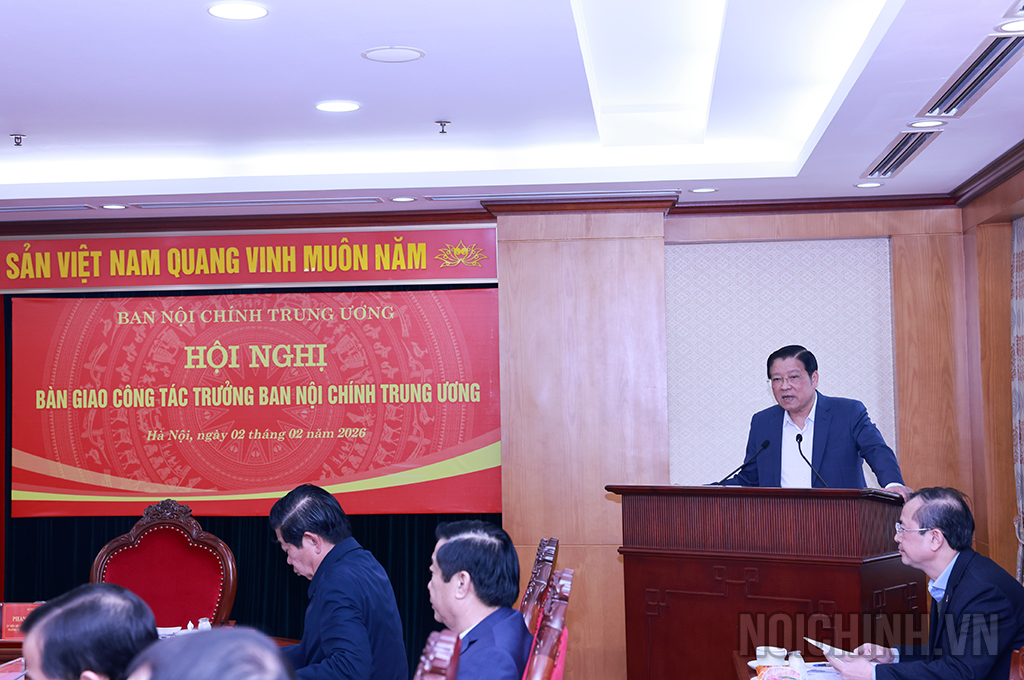 Đồng chí Phan Đình Trạc, Ủy viên Bộ Chính trị, Bí thư Trung ương Đảng, Trưởng Ban Nội chính Trung ương khóa XIII phát biểu tại Hội nghị