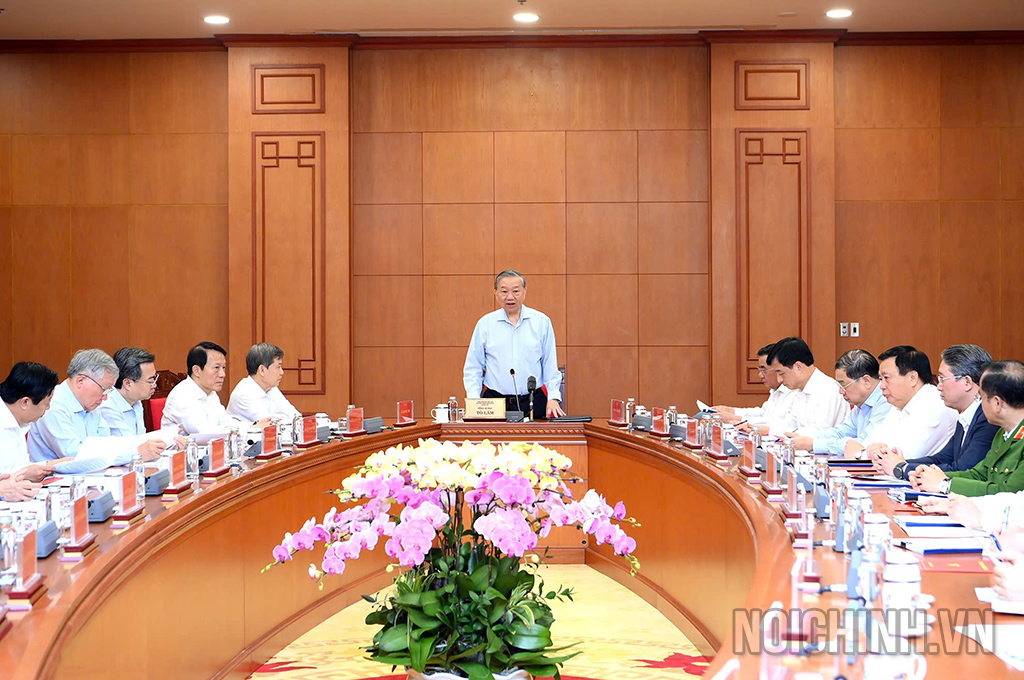 Quang cảnh buổi làm việc