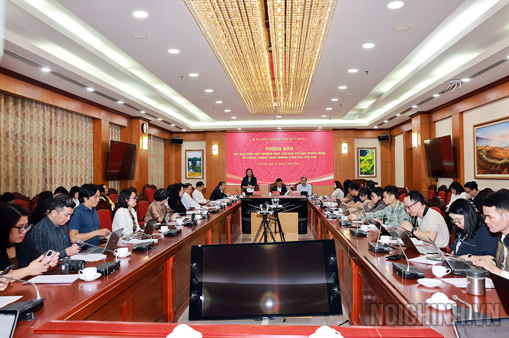 Quang cảnh buổi làm việc 