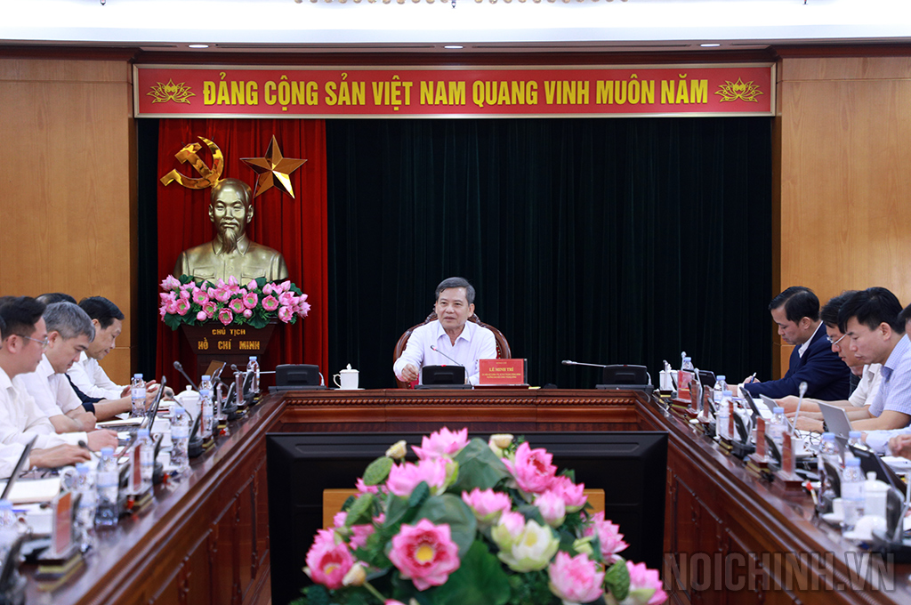 Đồng chí Lê Minh Trí, Ủy viên Bộ Chính trị, Bí thư Trung ương Đảng, Trưởng Ban Nội chính Trung ương phát biểu tại Hội nghị